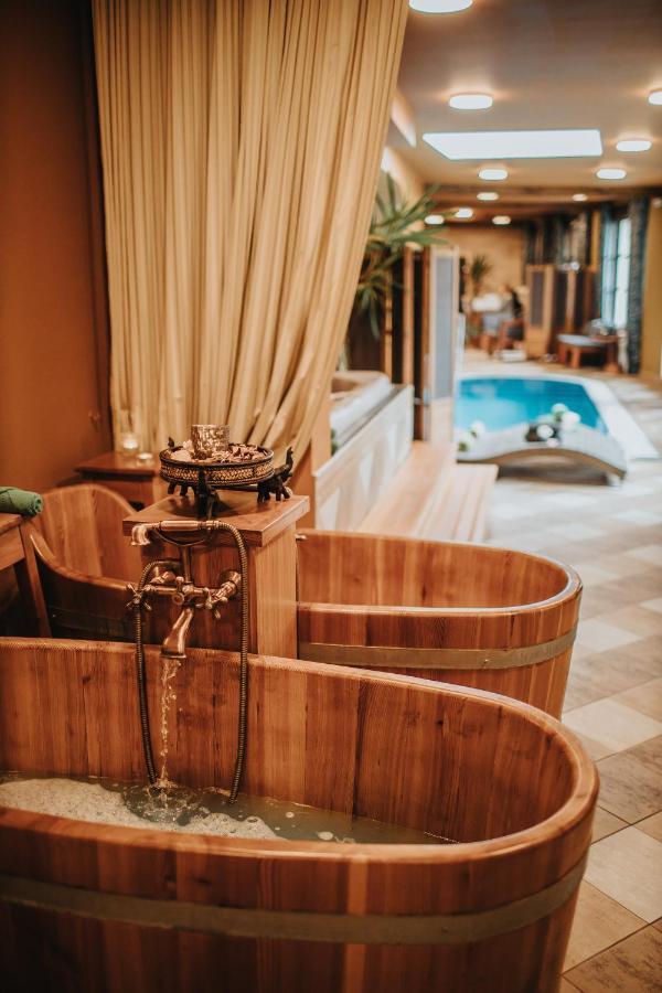 Hotel Ruze Český Krumlov Dış mekan fotoğraf A wooden bathtub