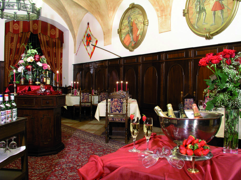 Hotel Ruze Český Krumlov Dış mekan fotoğraf Restaurant in the castle