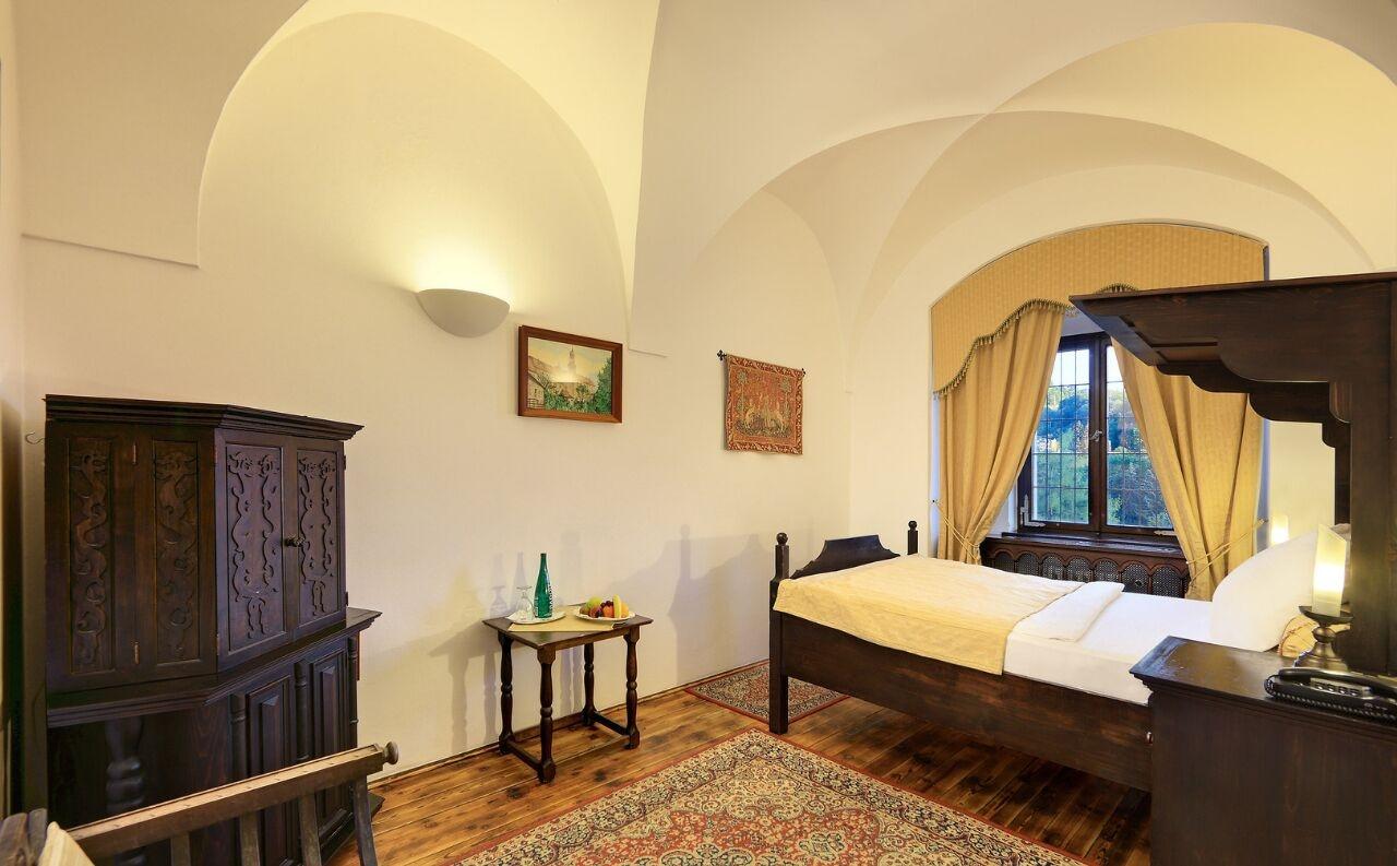 Hotel Ruze Český Krumlov Dış mekan fotoğraf The room of the castle where the treaty was signed