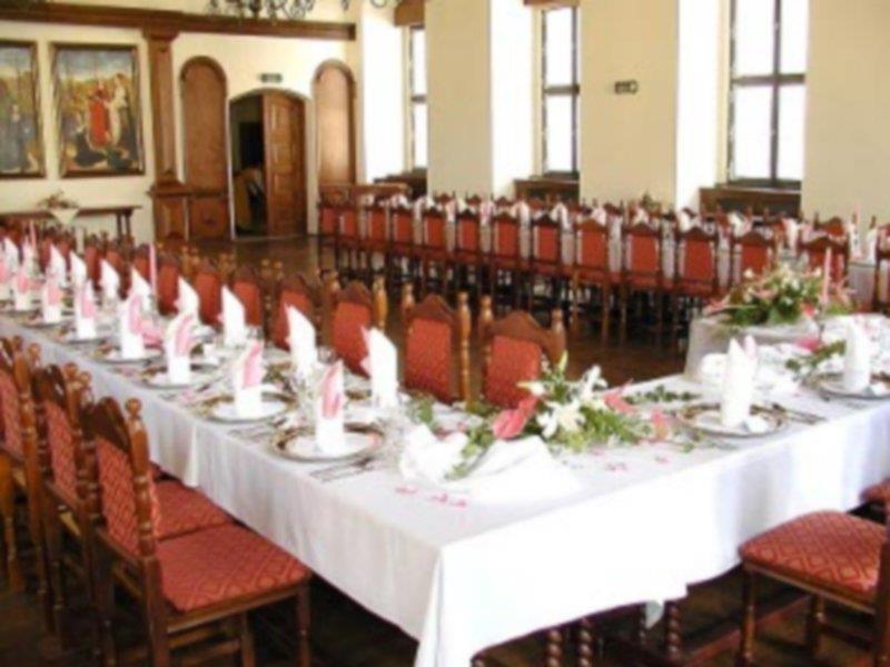 Hotel Ruze Český Krumlov Dış mekan fotoğraf The interior of the main hall